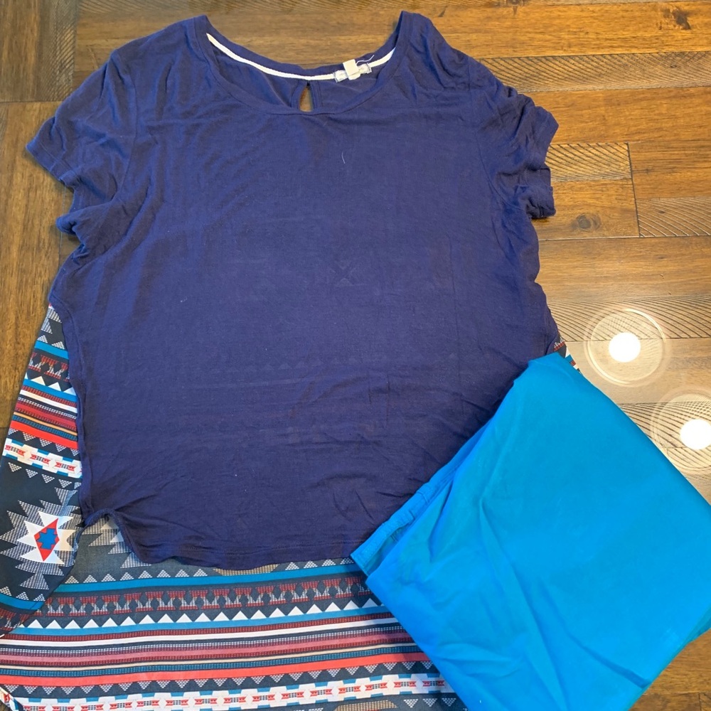 Women’s high-low blouse.